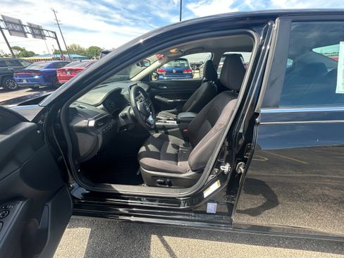 Used 2024 Nissan Altima 2.5 SV AWD/4WD image 8