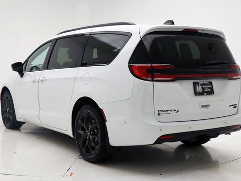 Used 2024 Chrysler Pacifica Limited w/ S Appearance Package image 7