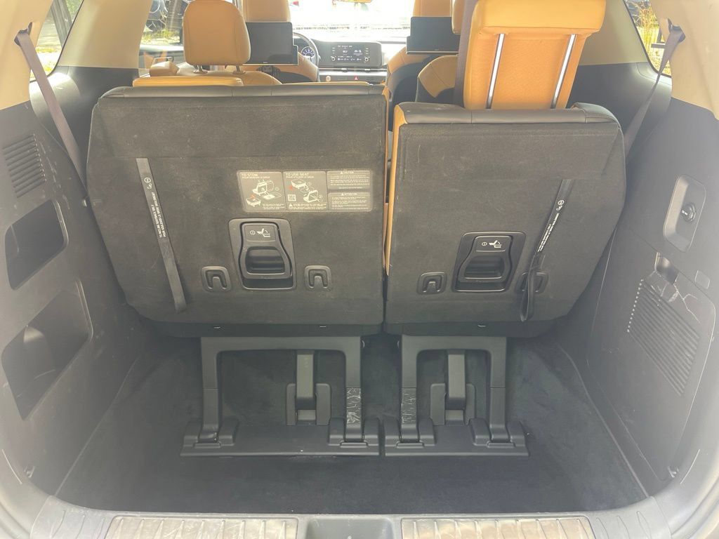 Used 2024 Kia Carnival LX FWD image 27