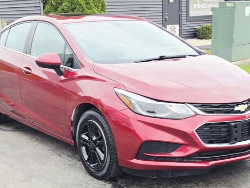 Used 2018 Chevrolet Cruze LT w/ LT True North Edition FWD image 8