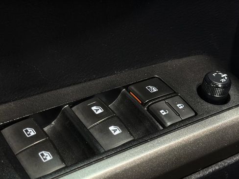 Used 2020 Toyota Tacoma Limited AWD/4WD image 21