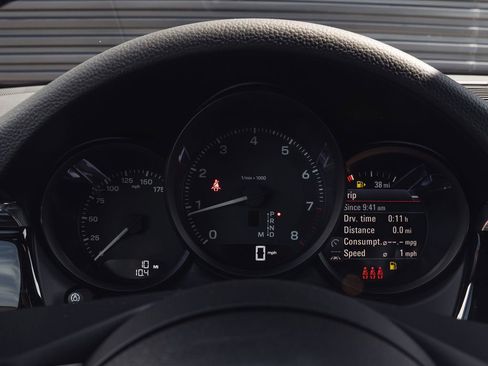 New 2025 Porsche Macan image 40