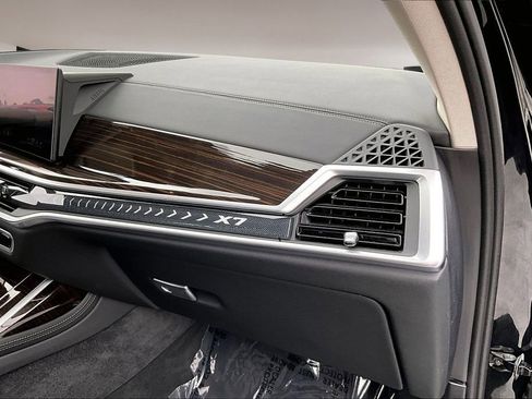 Used 2024 BMW X7 xDrive40i w/ Parking Assistance Package image 25