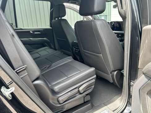 Used 2025 Chevrolet Tahoe LT RWD image 32