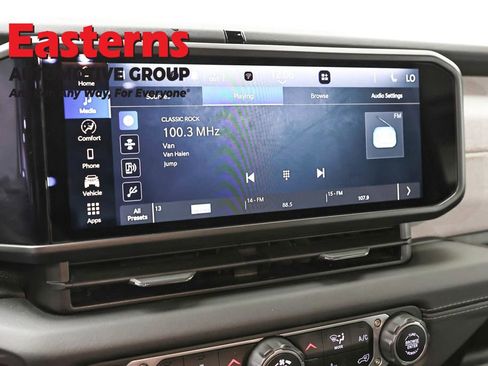 Used 2025 Jeep Wrangler Unlimited Sahara AWD/4WD image 19