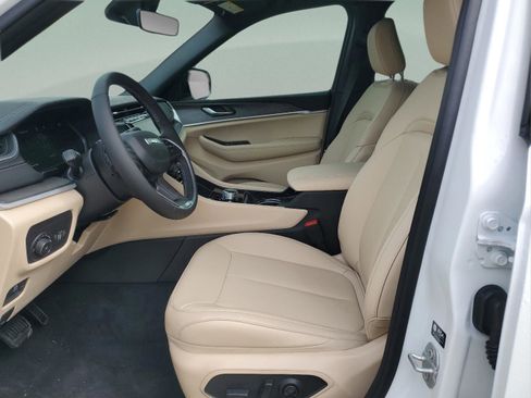 New 2025 Jeep Grand Cherokee Limited RWD image 16