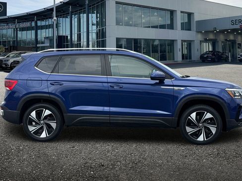 Used 2024 Volkswagen Taos SE image 3