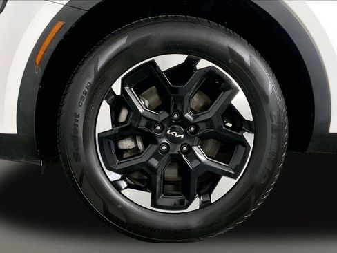 Certified 2024 Kia Sorento S image 9