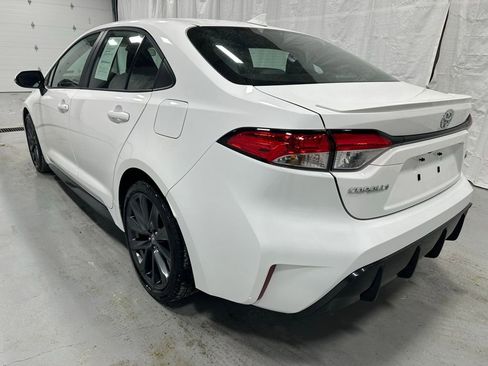 Used 2025 Toyota Corolla SE w/ SE Premium Package image 5