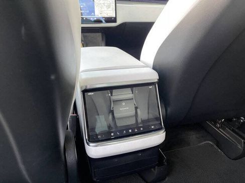 Used 2023 Tesla Model X Plaid image 21