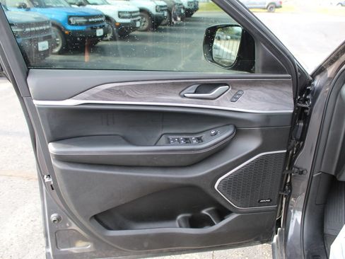 Used 2022 Jeep Grand Cherokee L Limited w/ MOPAR Finishing Package AWD/4WD image 20