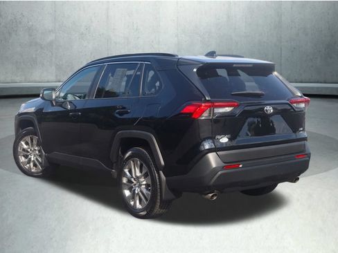 Used 2019 Toyota RAV4 XLE Premium w/ Cold Weather Package AWD/4WD image 17