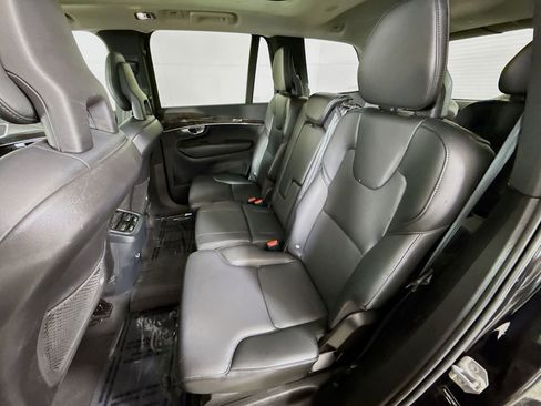 Used 2018 Volvo XC90 T5 Momentum w/ Momentum Plus Package AWD/4WD image 21