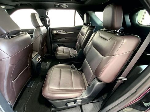 Used 2025 Ford Explorer Platinum RWD image 19