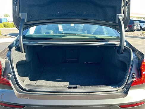 Used 2022 Volvo S60 B5 Momentum w/ Premium Package image 15