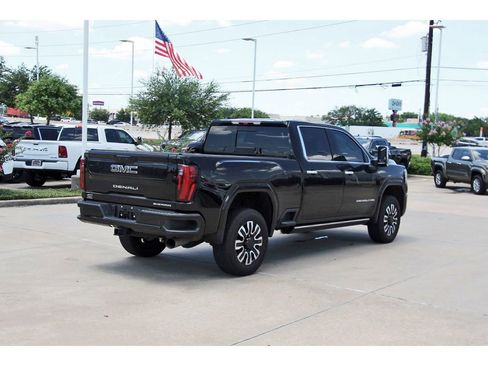 Used 2024 GMC Sierra 2500 Denali Ultimate AWD/4WD image 6