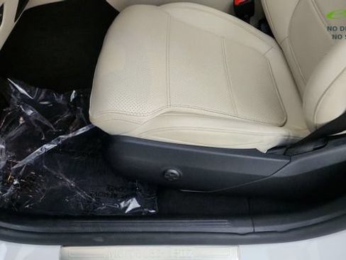 Used 2025 Mercedes-Benz GLC 350e 4MATIC image 50