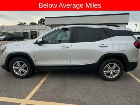 Used 2022 GMC Terrain SLE w/ Driver Convenience Package FWD image 5