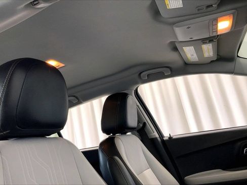 Used 2021 Chevrolet Trax LT FWD image 27