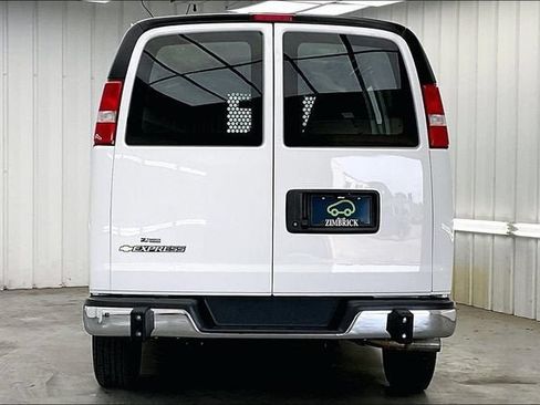 Certified 2025 Chevrolet Express 2500 w/ Driver Convenience Package RWD image 4