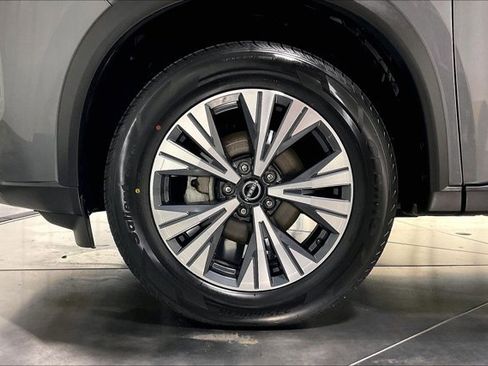 Used 2023 Nissan Rogue SV FWD image 9