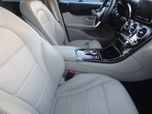 Used 2019 Mercedes-Benz GLC 300 4MATIC image 15