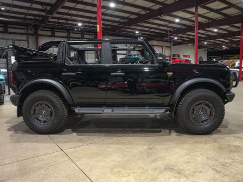 Used 2024 Ford Bronco Badlands image 10