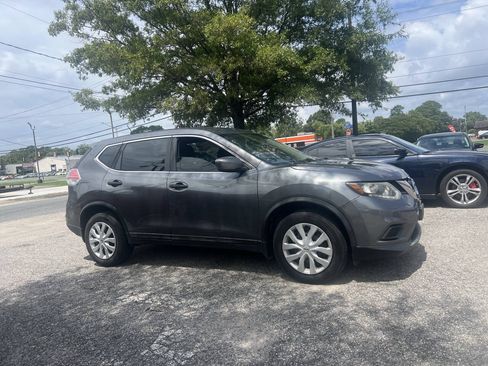 Used 2016 Nissan Rogue S AWD/4WD image 3