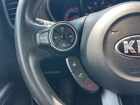 Used 2015 Kia Soul + FWD image 11