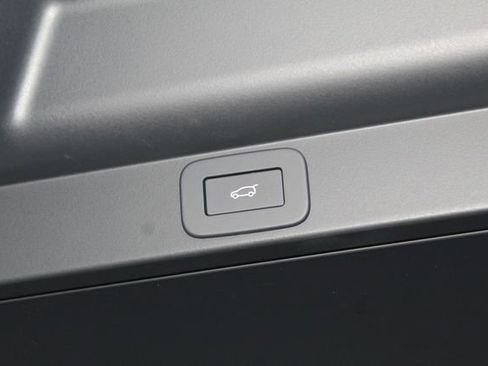 New 2026 Land Rover Range Rover SE image 13