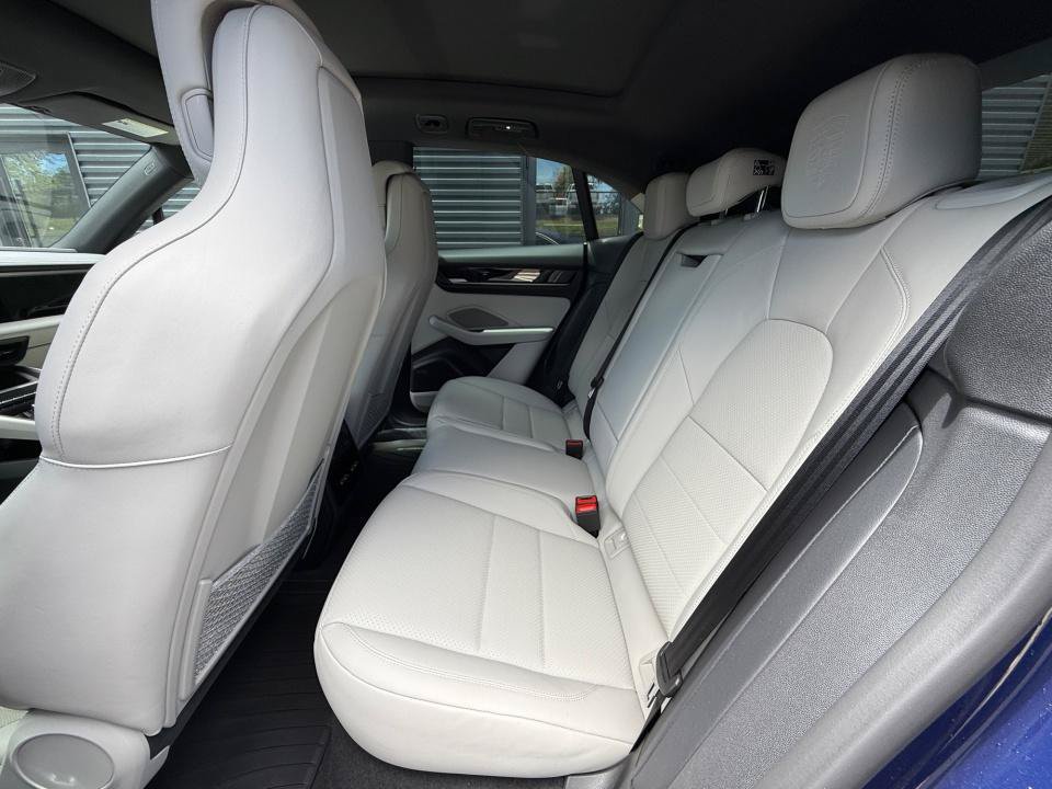 Used 2025 Porsche Macan 4S Electric AWD/4WD image 20