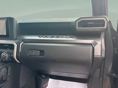 Used 2025 Toyota Tacoma SR5 AWD/4WD image 24