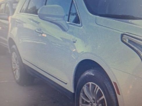 Used 2017 Cadillac XT5 Luxury w/ Driver Awareness Package FWD image 4