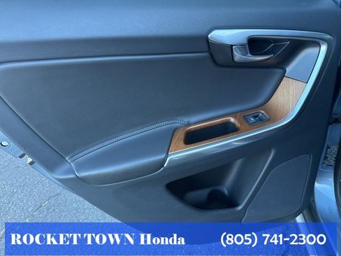 Used 2017 Volvo XC60 T5 Inscription w/ Preferred Option Package image 16