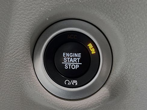 Used 2023 Chrysler Voyager LX image 23