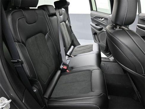 New 2025 Jeep Grand Cherokee Altitude image 22