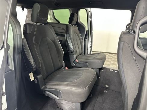 Used 2020 Chrysler Pacifica Touring w/ S Appearance Package image 27