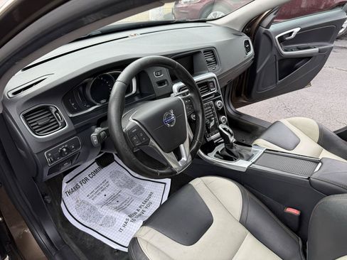 Used 2016 Volvo V60 T5 Cross Country w/ Climate Package AWD/4WD image 25