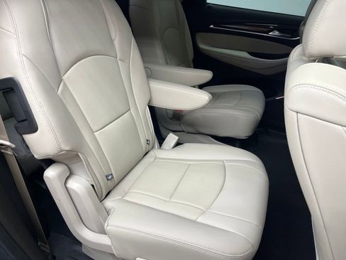 Used 2019 Buick Enclave Essence FWD image 18