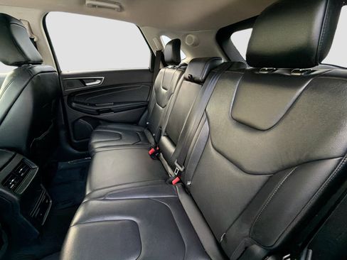 Used 2020 Ford Edge Titanium image 21
