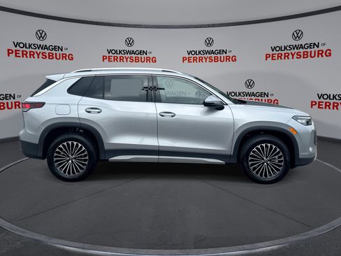 New 2025 Volkswagen Tiguan S w/ 18" Wheel Package image 9