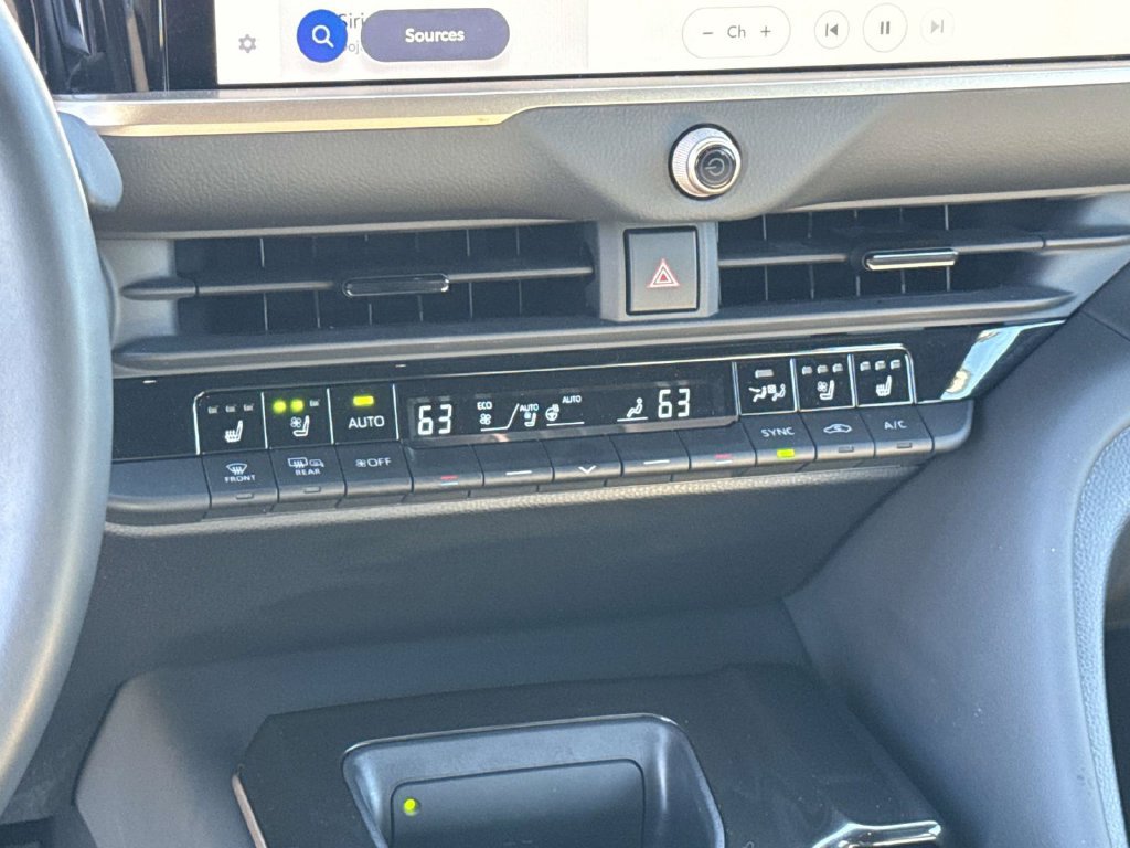 Used 2024 Toyota Crown AWD/4WD image 40