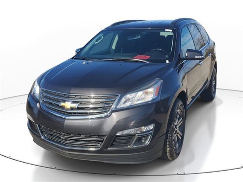Used 2017 Chevrolet Traverse LT image 2