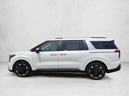 Used 2025 Kia Carnival EX FWD image 9