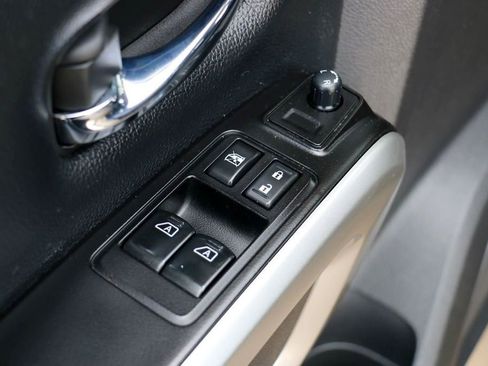 Used 2017 Nissan Titan SV RWD image 21
