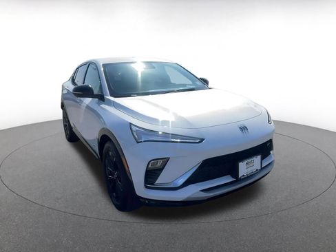 Used 2025 Buick Envista Sport Touring image 3