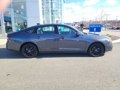 Used 2025 Honda Accord SE image 7