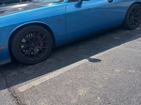 Used 2016 Dodge Challenger SRT Hellcat RWD image 4