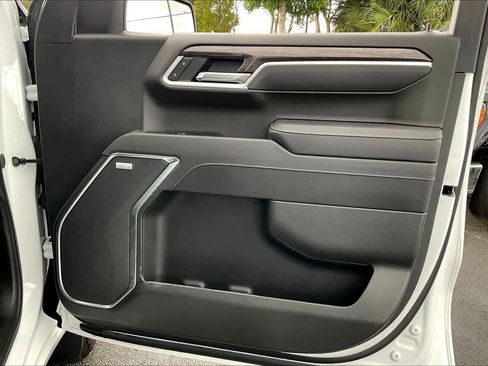 Certified 2025 Chevrolet Silverado 1500 LTZ image 23