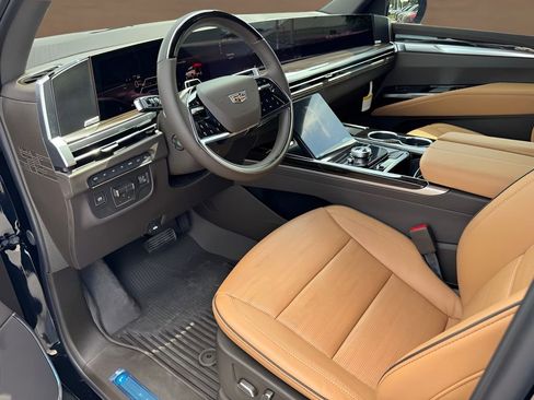 New 2026 Cadillac Escalade ESV Luxury w/ Touring Package AWD/4WD image 9